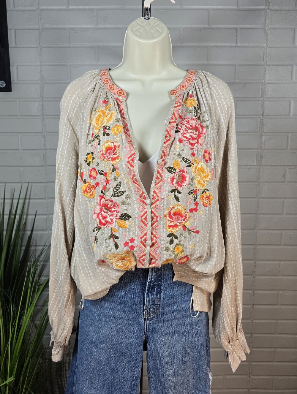 Savana Jane Tan Embroidered Floral Peasant Top Size Large